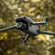 Imagen para el artículo titulado El Mavic 3 Classic de DJI es una opción más económica que pierde la cámara telefoto